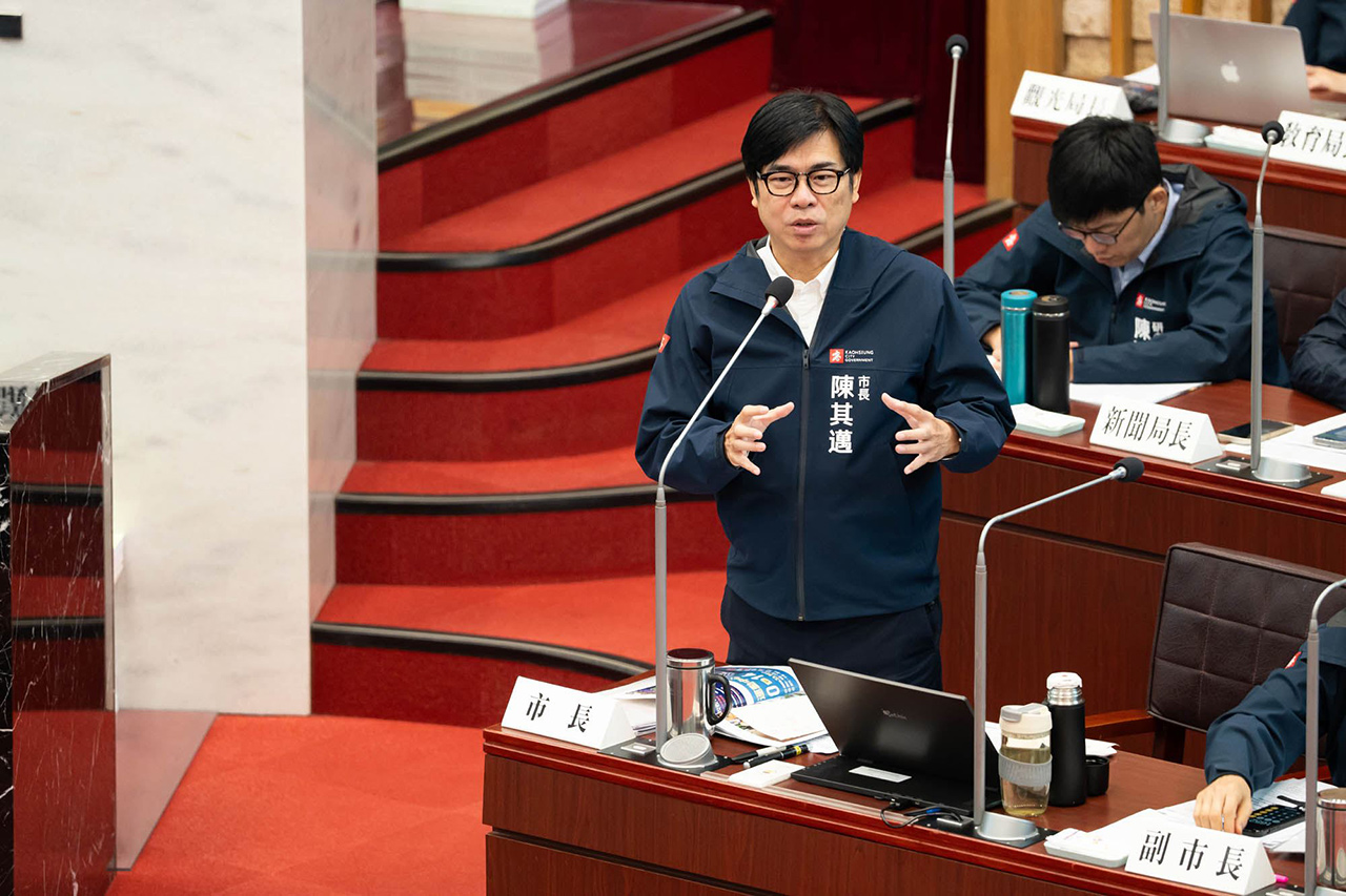 高雄市長陳其邁率市府團隊赴議會市政總質詢